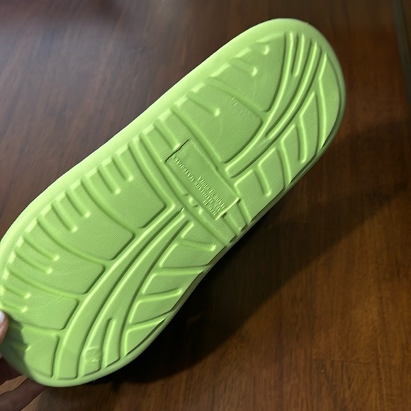 💕5/$15 Women’s Just be waterproof slippers, NEW - Picture 3 of 3